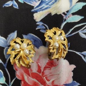 Vintage trifari clip on earrings